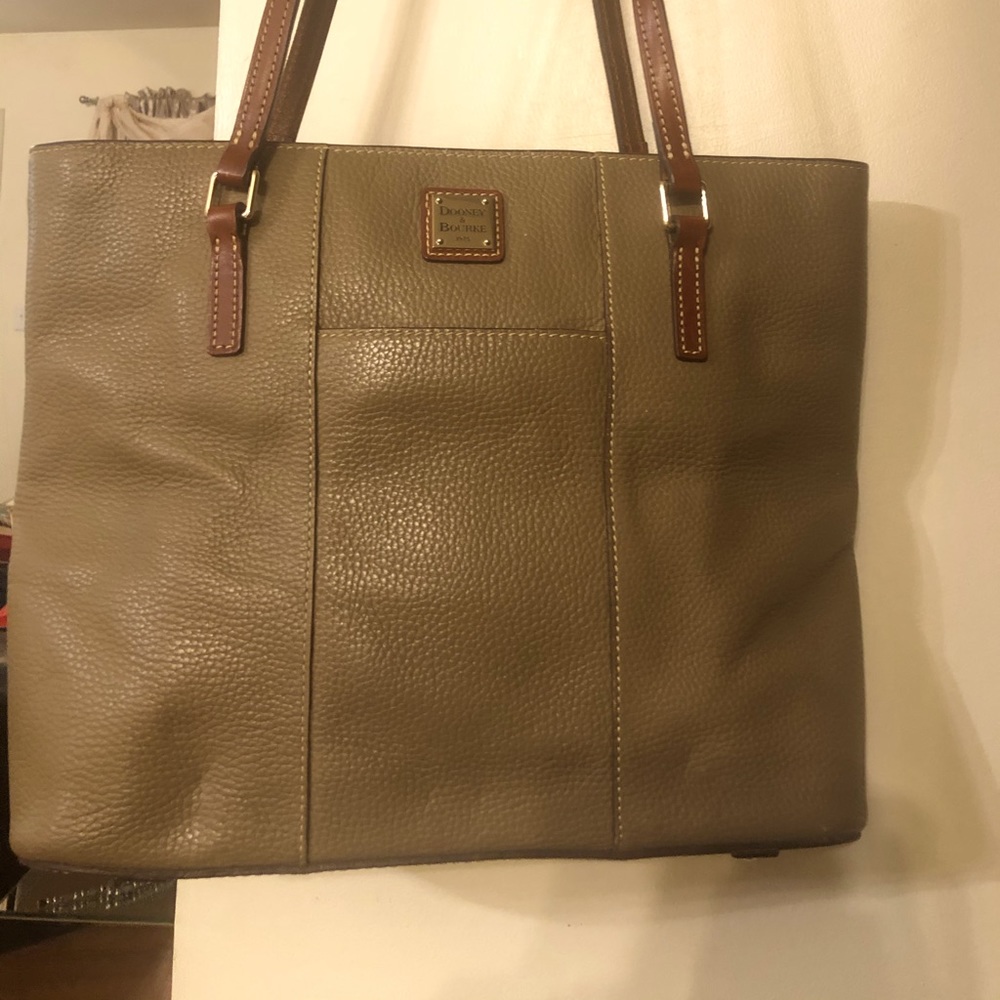 Like new DOONEY & BOURKE tote!